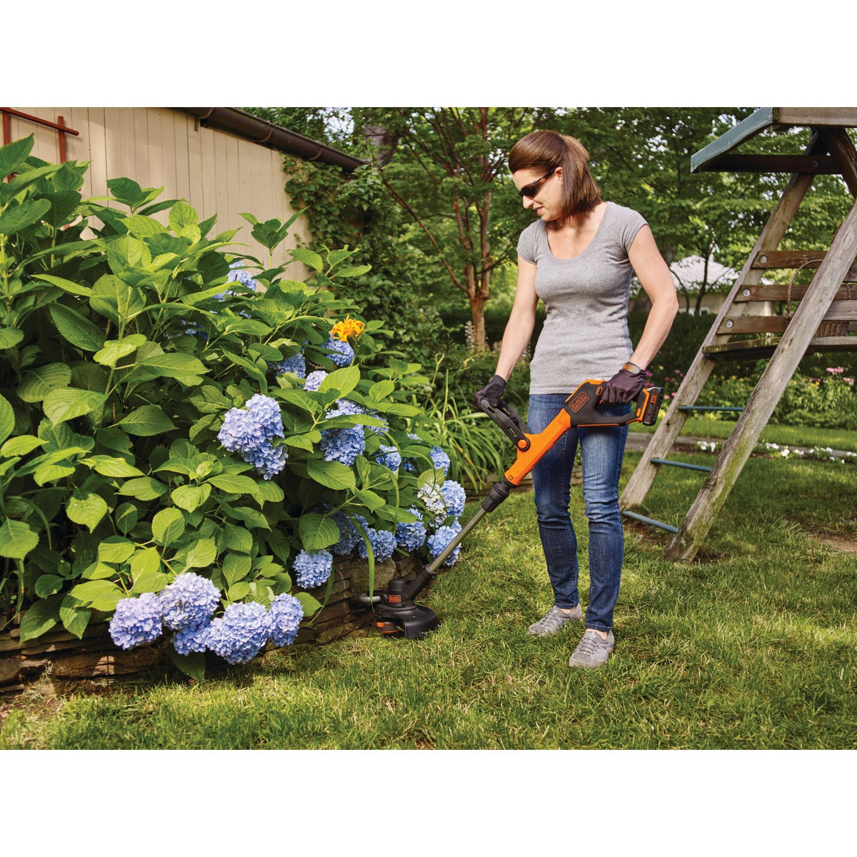 20V MAX* EASYFEED? Cordless 12 Inch String Trimmer and Edger with 2 Batteries, Battery and Charger Included