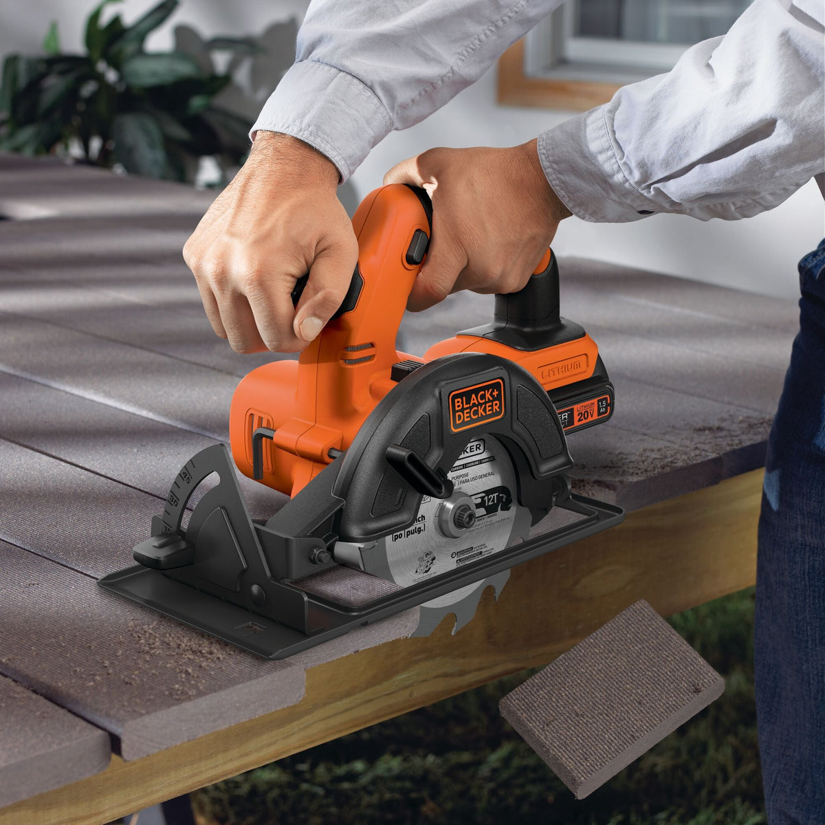 20V MAX* POWERCONNECT? 5-1/2 Inch Cordless Circular Saw, Battery and Charger Included