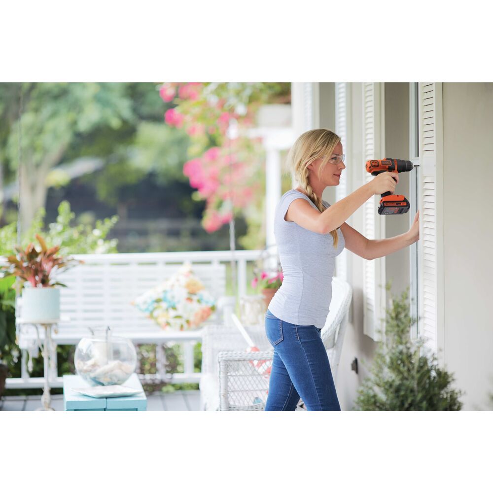 20V MAX* POWERCONNECT? Cordless 4-Tool Combo Kit: Drill/Driver, Circular Saw, MOUSE? Detail Sander and Light, Battery and Charger Included
