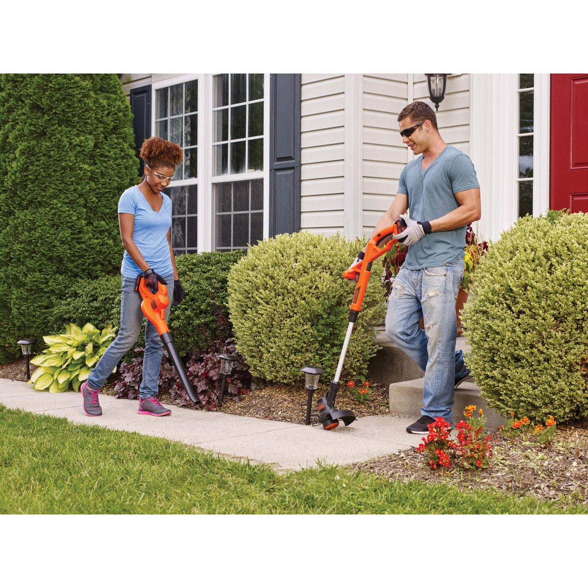 20V MAX* POWERCONNECT? Cordless 10 Inch String Trimmer/Edger and Leaf Blower Combo Kit with 2 Batteries, Battery and Charger Included